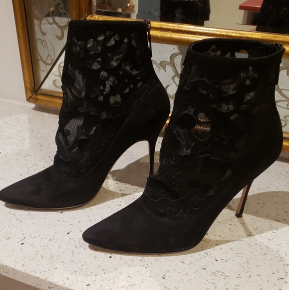 100% Authentic Manolo Blahnik Suede Mesh Booties - Picture 5 of 14
